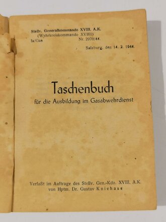 "Taschenbuch für die Ausbildung im Gasabwehrdienst", DIN A6, ca. 300 Seiten, datiert 1944, fleckig