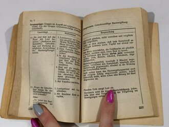 "Taschenbuch für die Ausbildung im Gasabwehrdienst", DIN A6, ca. 300 Seiten, datiert 1944, fleckig