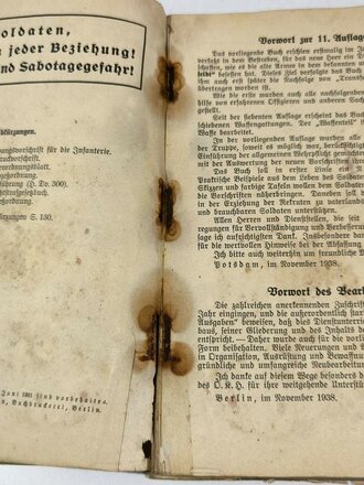 "Der Dienstunterricht im Herr - Ausgabe für den Schützen der M.G.K.(mot.)", Jahrgang 1938/39, 348 Seiten, DIN A5, stark gebraucht,Einband lose, 