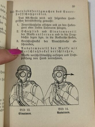 PDV. 23 "Ausbildungsvorschrift für den Feuerwehrdienst" II Teil: Der Gasschutzdienst, datiert 1939, A6, 111 Seiten. Einband lose