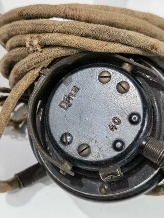 Doppelfernhörer a der Wehrmacht, datiert 1940. Stecker fehlt, Funktion nicht geprüft . Kabel wohl alt repariert