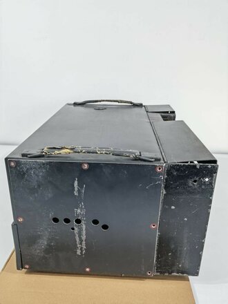 Luft-Boden Einheitsempfänger E52 " Köln" der Luftwaffe. Unkomplettes Stück mit guter Restaurationsbasis , das Gehäuse neuzeitlich überlackiert