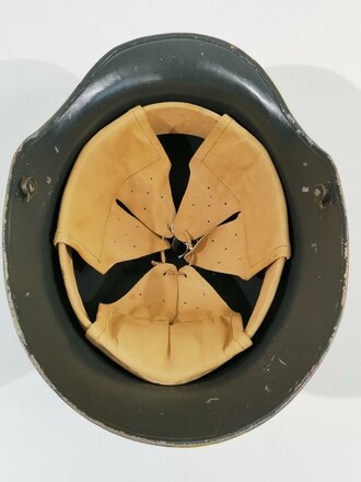 1.Weltkrieg, Stahlhelm mit Tarnanstrich, Neuzeitliche REPRODUKTION aus Sammlungsauflösung, Kopfgrösse 59