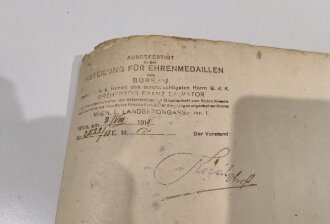 Österreich , Verleihungsurkunde für die bronzene Ehrenmedaille vom Roten Kreuz datiert 1918. Grossformatig, in Versandhülle