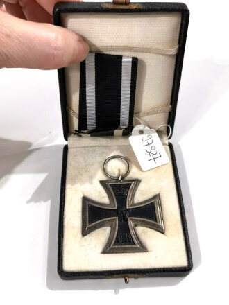 Eisernes Kreuz 2.Klasse 1914, mit Band im Präsentationsetui.  das Kreuz in sehr gutem Zustand im Bandring "G" für Godet Berlin gestempelt