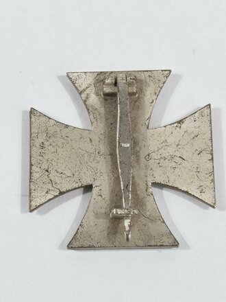 Eisernes Kreuz 1.Klasse 1939, Magnetisch, schwärzung des HK fast vollständig, Hersteller " 15"  für Friedrich Orth