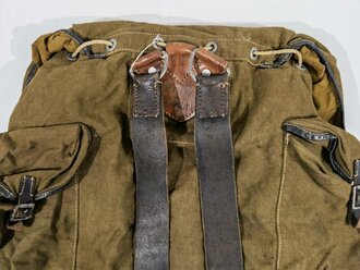 Rucksack für Gebirgstruppen der Wehrmacht, datiert 1941. Getragenes Stück in gutem Zustand, Beriemung nicht ganz komplett bzw. defekt