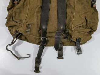 Rucksack für Gebirgstruppen der Wehrmacht, datiert 1941. Getragenes Stück in gutem Zustand, Beriemung nicht ganz komplett bzw. defekt