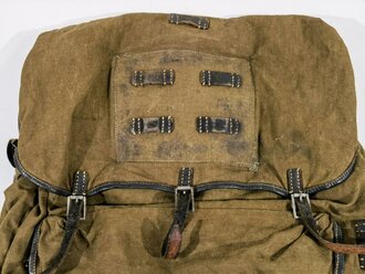 Rucksack für Gebirgstruppen der Wehrmacht, datiert 1941. Getragenes Stück in gutem Zustand, Beriemung nicht ganz komplett bzw. defekt