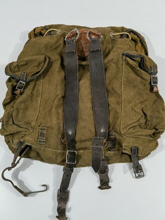 Rucksack für Gebirgstruppen der Wehrmacht, datiert 1941. Getragenes Stück in gutem Zustand, Beriemung nicht ganz komplett bzw. defekt