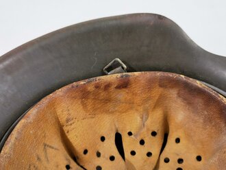 Heer, Stahlhelm Modell 1942. In allen Teilen zusammengehöriges Stück, Hersteller clk 64