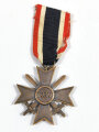 Kriegsverdienstkreuz 2.Klasse mit Schwertern , am Band. Ohne Herstellermarkierung im Bandring