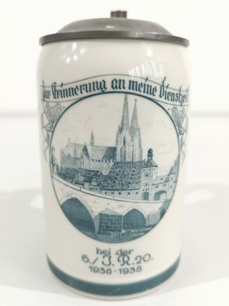 Erinnerungskrug aus Porzellan 0,5 Liter " Zur Erinnerung a.m. Dienstzeit bei der 6./ I.R. 20.   1936-1938  ". Unbeschädigt, gebraucht