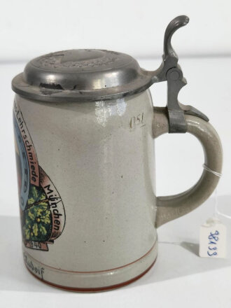 Erinnerungskrug 0,5 Liter " Zur Erinnerung a.d. 109. Lehrgang d. Heeres Lehrschmiede München 1940 ". Unbeschädigt, gebraucht