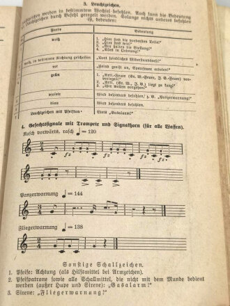 "Der Dienstunterricht im Heere, Ausgabe für den Schützen der Schützenkompanie" Jahrgang 1942, 343 Seiten, erste Seite fehlt