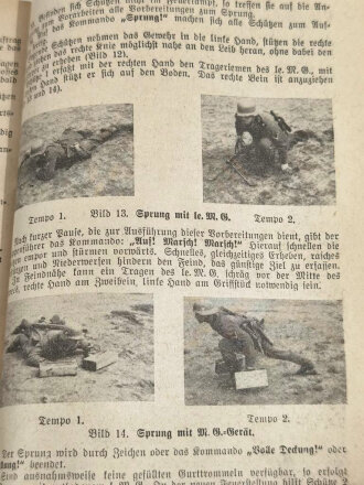 "Der Dienstunterricht im Heere, Ausgabe für den Schützen der Schützenkompanie" Jahrgang 1942, 343 Seiten, erste Seite fehlt