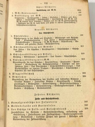 "Der Dienstunterricht im Heere" Ausgabe für den Schützen der MG Kompanie. Komplett, 346 Seiten, stark gebraucht, erste Seite fehlt