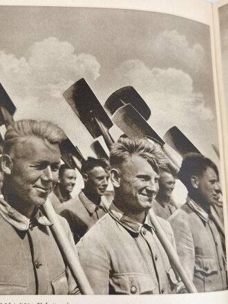 "Spaten und Ähre. Das Handbuch der deutschen Jugend im Reichsarbeitsdienst", 288 Seiten, 1938, gebraucht, DIN A5