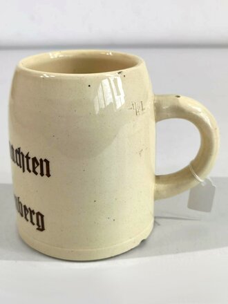 Bierkrug 0,5 Liter "Kriegsweihnachten 1940 Flak Wittenberg "  am Boden beschädigt