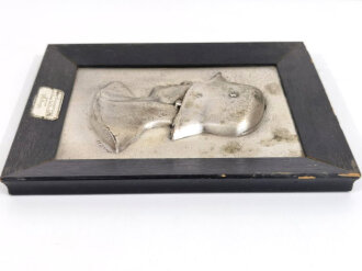 Wandrelief im Holzrahmen " Zur Erinnerung a.d. 1. Komp. Infanterie Ers. Btl. 57 gew. vom Uffz.Korps" Ungereinigt, Maße des Rahmen 25 x 31cm