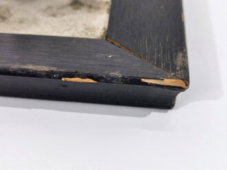 Wandrelief im Holzrahmen " Zur Erinnerung a.d. 1. Komp. Infanterie Ers. Btl. 57 gew. vom Uffz.Korps" Ungereinigt, Maße des Rahmen 25 x 31cm