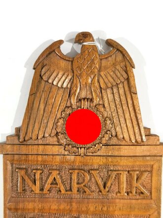 Geschnitztes Wandbild "Narvik 1940" Maße 13,5, x 31cm