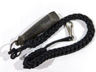 Trillerpfeife mit Fangschnur aus der Zeit des 2.Weltkrieg