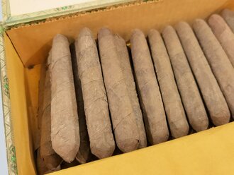 Kiste "Maasburg" Zigarren, etliche fehlen, Steuerbanderole mit Hakenkreuz