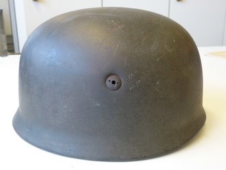 Stahlhelm Fallschirmjäger, Originallack, mit dem seltenen braunen Kinnriemen