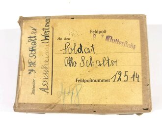 Feldpostpaket mit einem Pack Tabak als Inhalt, Steuerbanderole mit Hakenkreuz