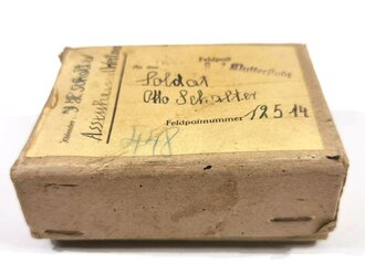 Feldpostpaket mit einem Pack Tabak als Inhalt, Steuerbanderole mit Hakenkreuz