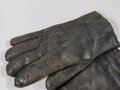 Paar gefütterte Handschuhe für Offiziere aus blaugrauem, weichen Leder, leicht getragenes Paar