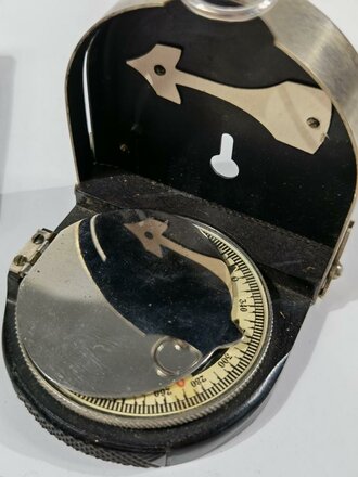 Bezard Kompass, es handelt sich hier wohl um das Armeemodell 1910 in Tasche