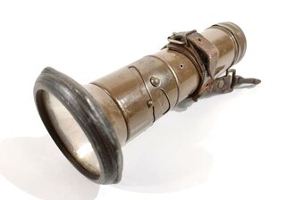 Stabtaschenlampe Pertrix 524. Originallack, Tragevorrichtung aus weichem Leder. Gesamtlänge  18cm. Funktion nicht geprüft