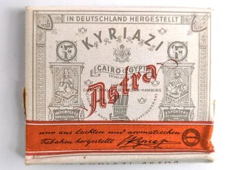 Pack "Astra" Zigaretten, ungeöffnet, Steuerbanderole mit Hakenkreuz