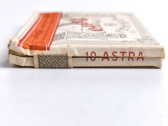 Pack "Astra" Zigaretten, ungeöffnet, Steuerbanderole mit Hakenkreuz