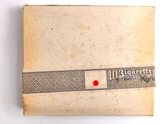 Pack "Astra" Zigaretten, ungeöffnet, Steuerbanderole mit Hakenkreuz