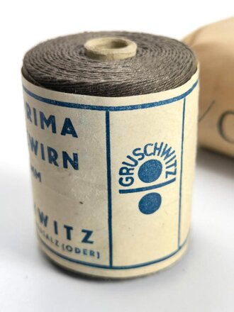 Rolle Gruschwitz Leinenzwirn Feldgrau Matt. Neuwertig, aus der originalen Umverpackung, diese datiert 1941. Sie erhalten ein ( 1 ) Stück