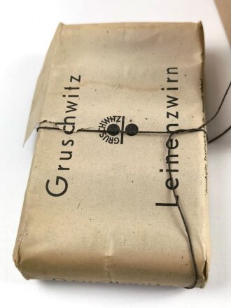 Rolle Gruschwitz Leinenzwirn Feldgrau Matt. Neuwertig, aus der originalen Umverpackung, diese datiert 1941. Sie erhalten ein ( 1 ) Stück