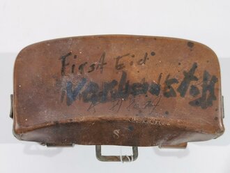 1.Weltkrieg, Koppeltasche für Sanitäter datiert 1918. Ungeschwärztes Stück in gutem Gesamtzustand. Der Deckel unschlau beschriftet, ungereinigt