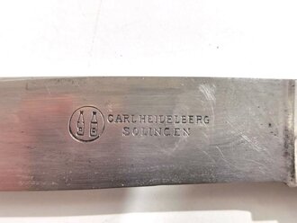 Fahrtenmesser für Angehörige der Hitler Jugend. Doppelhersteller M7 / 65 Carl Heidelberg Solingen, Klingendevise deutlich, Griffemblem wackelt leicht , Scheide alt überlackiert.