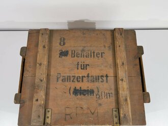 Transportkasten Wehrmacht " 8 Stück Panzerfaust 30m ( gefüllt ) datiert 1944. Transportiert wurden hier nur die Köpfe des " gretchen", die Rohre waren saparat.