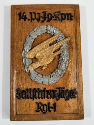 Deutschland nach 1945, Erinnerungsgegenstand "14. Pz.Jg. Kpn. Fallschirm Jäger Rgt. 1"  Holz, Maße 17,5 x 29cm