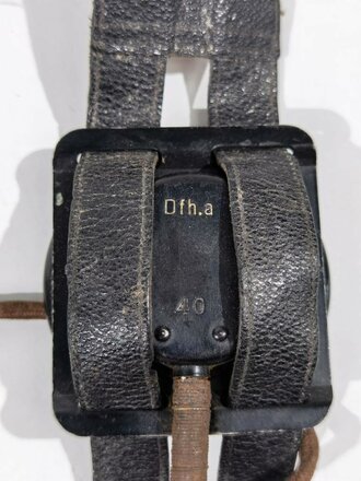 Doppelfernhörer datiert 1940,  in der speziellen Tragevorrichtung so verwendet für die Feldfunkgeräte und Dorette, Funktion nicht geprüft
