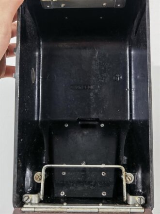 Tischfernsprecher 38 mit Beikasten ( dieser leicht defekt)  der Wehrmacht. Datiert 1943, Funktion nicht geprüft