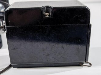 Tischfernsprecher 38 mit Beikasten ( dieser leicht defekt)  der Wehrmacht. Datiert 1943, Funktion nicht geprüft
