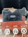 Tischfernsprecher 38 mit Beikasten ( dieser leicht defekt)  der Wehrmacht. Datiert 1943, Funktion nicht geprüft