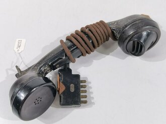Handapparat zum Feldfernsprecher 33 der Wehrmacht, Fernhörer und Mikrofonkapsel neuzeitlich bzw. fehlend, ungereinigtes Stück