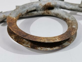 Abspannhaken für Feldfernkabel der Wehrmacht, datiert 1943, ungereinigtes Stück