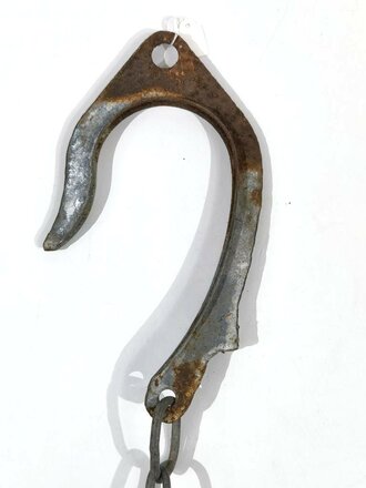 Abspannhaken für Feldfernkabel der Wehrmacht, datiert 1943, ungereinigtes Stück